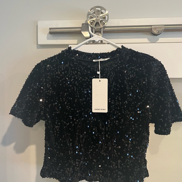 Beautiful New Soft Black Sequins crop top size medium never worn. - Picture 3 of 6